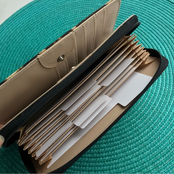 PU Leather Animal Print Organizer. Zip enclosure. Cute! New - Picture 6 of 7